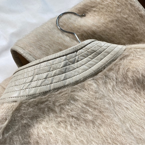 Sills Cream Color Mohair and Leather Reversible Cape with Pockets - Picture 13 of 16